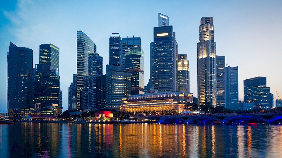 Energy Infrastructure Partners eröffnen ein Büro in Singapur (Foto Dmitry Rukhlenko / Shutterstock)