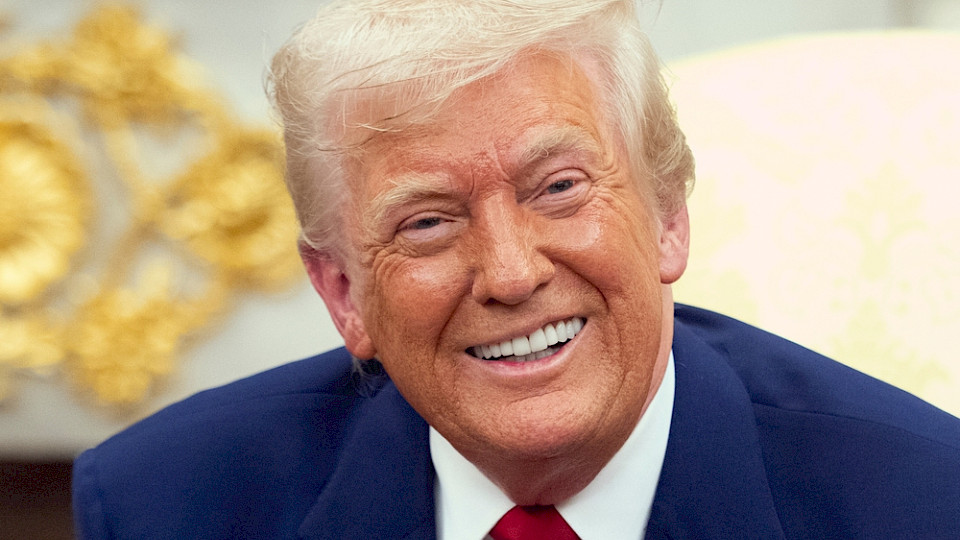 Donald Trump freut sich über den Etappensieg vor Gericht. (Bild noamgalai/Shutterstock)