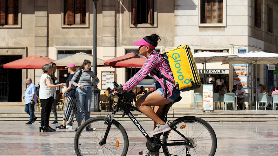 Die illegalen Absprachen mit der spanischen Glovo kommen dem deutschen Konzern teuer zu stehen. (Bild Rob Wilson/Shutterstock)