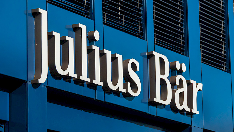 Die Privatbank will gleichzeitig sparen und 150 neue Kundenberater anstellen. (Bild Taljat David/Shutterstock)