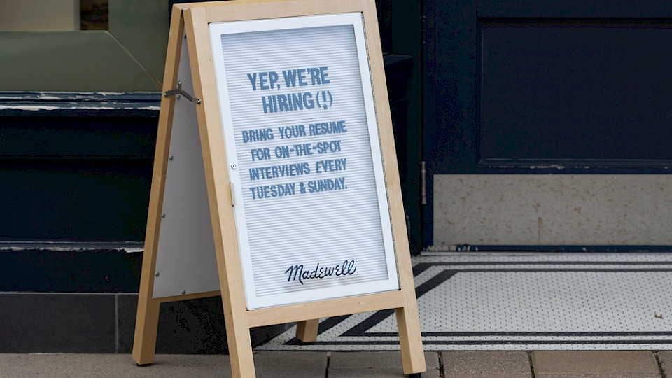 Die Schilder sind seltener zu sehen. (Bild Tada Images/Shutterstock)