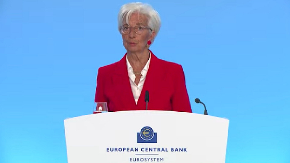 EZB-Chefin Lagarde erklärt die Entscheidung der Zentralbank. (Bild Screenshot)
