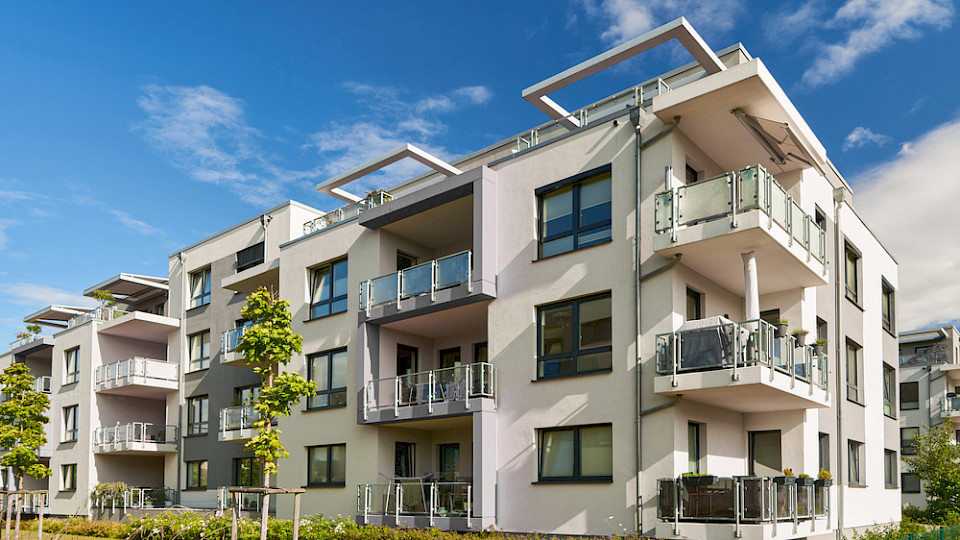 Gegenüber Mai 2024 verteuerten sich die Mieten im Schnitt um 1,7 Prozent, es gibt aber grosse regionale Unterschiede. (Bild Robert Kneschke/Shutterstock)