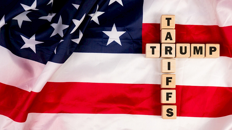 Sollte Donald Trump das Zollpaket umsetzen, ist für die Schweiz laut der KOF mit einer kurzen Rezession zu rechnen. (Bild Tama2u/Shutterstock)