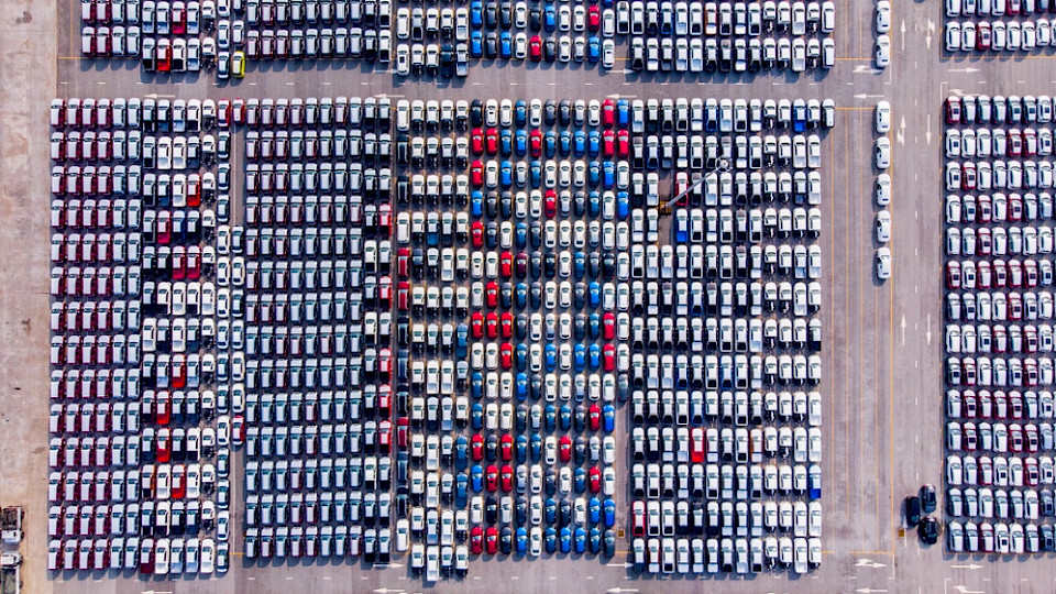 Die Ausfuhren in die USA sanken zweistellig, besonders betroffen sind Auto aus Japan. (Bild AppleZoomZoom/Shutterstock)