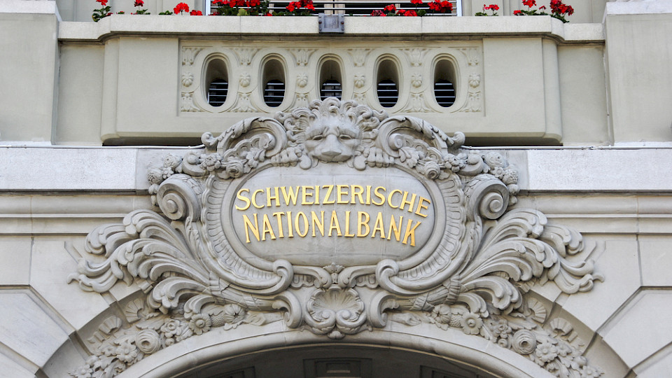 Die Negativzinsen der Nationalbank hatte unterschiedliche Auswirkungen.(Bild yuestock/Shutterstock)
