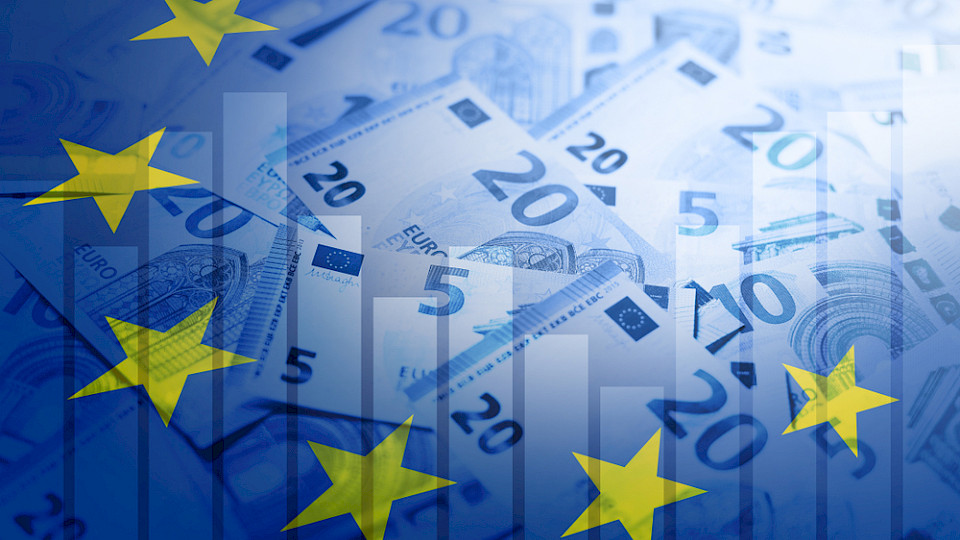 Die befragten Experten zeigen sich nochmals positiver für die Eurozone. (Bild Yeti studio/Shutterstock)
