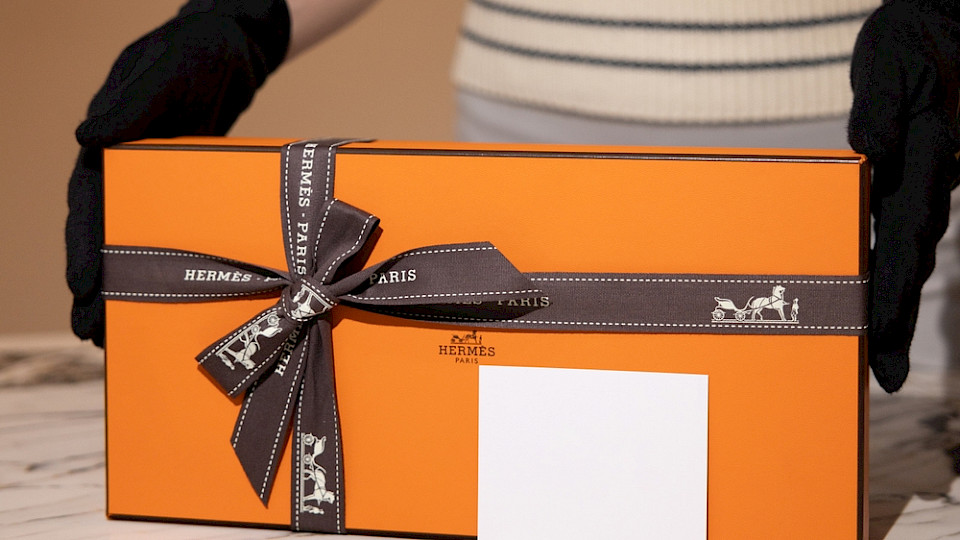 Der Preis-Rückgang unter anderem bei Handtaschen und Schmuck, deuten laut Studie auf einen geringeren Luxuskonsum hin. (Bild Lacosteman/Shutterstock)