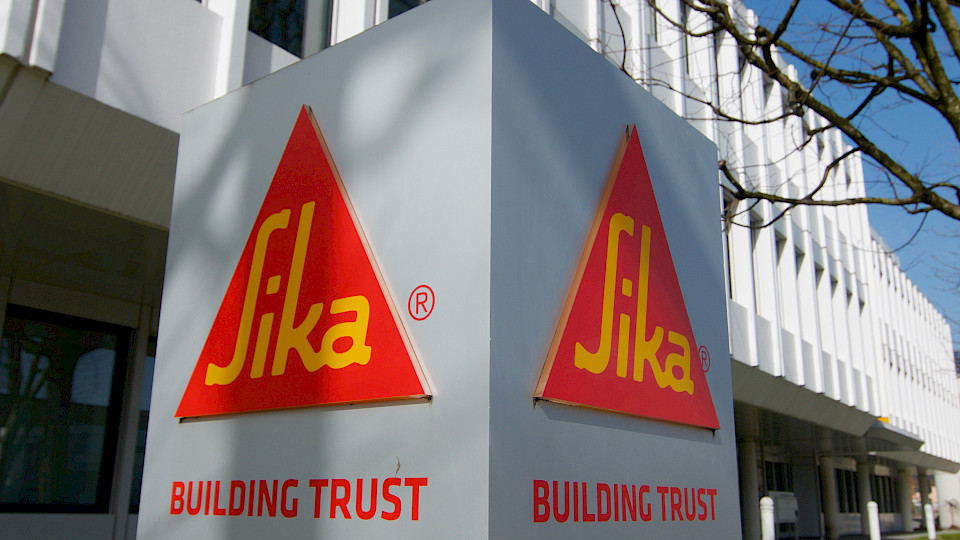 Sika spürt die Dollarschwäche und die Unsicherheit auf dem Weltmarkt. (Bild: Shutterstock.com/Marlon Trottmann)