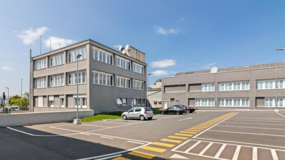 Rund 100 Mio. Franken will allein der Procimmo Real Estate lösen. Im Bild eine Gewerbeimmobilie in Préverenges, Kt. Waadt (Bild: PD)