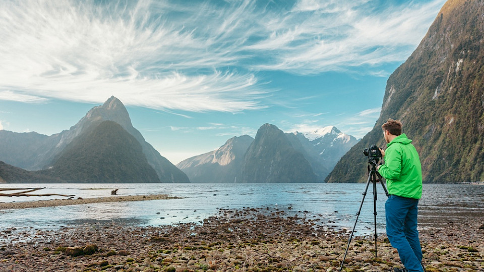 Der weltbekannte Milford Sound auf der Südinsel soll mit einer Gebühr entlastet werden. (Bild Maridav/Shutterstock)