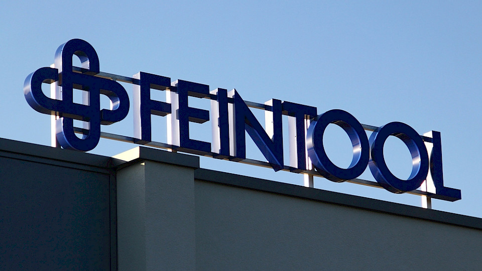 Der Automobilzulieferer meldet für das erste halbe Jahr einen Betriebsverlust. (Bild aquatarkus/Shutterstock)