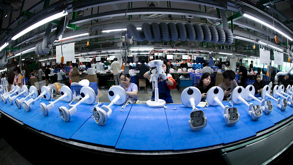 Die Produktion stieg um knapp 6 Prozent, aber weniger als im Juni und weniger als erwartet worden war. (Bild humphery/Shutterstock)