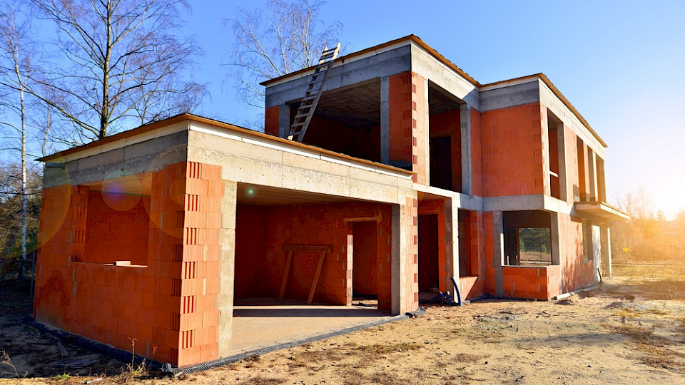 Im ersten Halbjahr wurden über 14 Prozent mehr Einfamilienhäuser genehmigt. (Bild Grand Warszawski/Shutterstock)