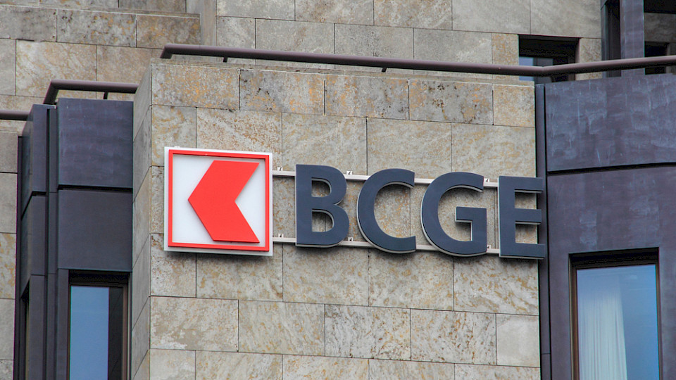 Bei den Genfern fiel der Betriebsgewinn im ersten Semester um fast 19 Prozent. (Bild Bascar/Shutterstock)