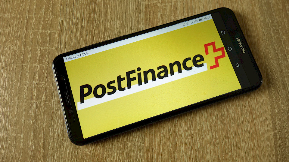 Auch ein einmaliger positiver Effekt von 37 Mio. Franken durch die Umstellung von Rechnungslegungsvorschriften hat geholfen. (Bild: Shutterstock.com/Piotr Swat)