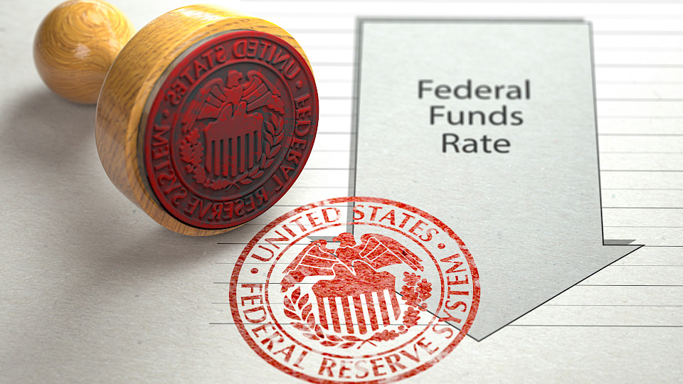 Erwartet wird eine Zinssenkung im September. Was danach kommt, ist weit weniger klar. (Bild: Shutterstock.com/Maxx-Studio)