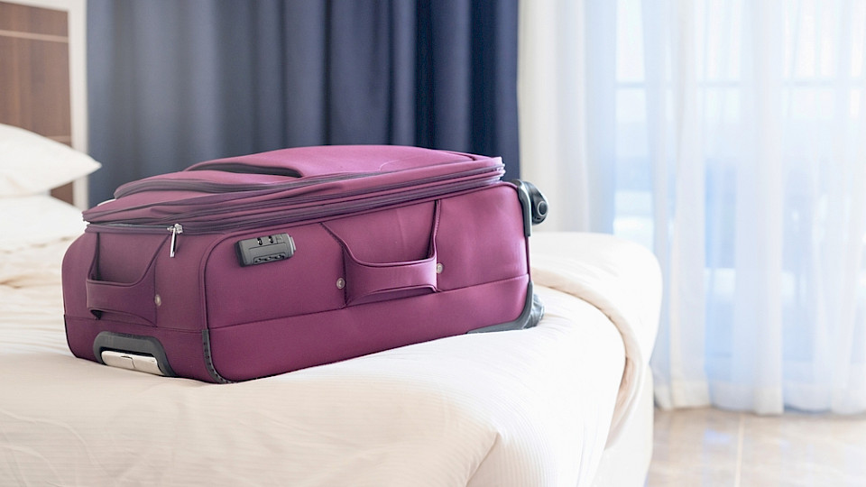 Drei bis vier Koffer pro Tag, bleiben in manchen Hotels zurück. (Bild ilona.shorokhova/Shutterstock)