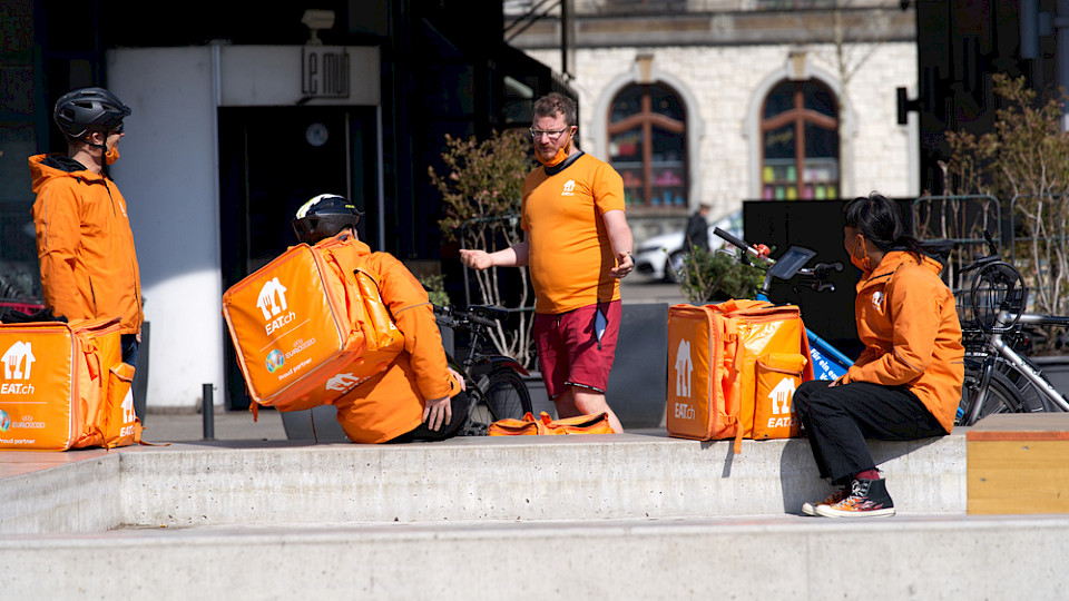 Die Umsätze bei Post-, Kurier- und Expressdiensten sanken gegenüber dem Vorjahr um 13 Prozent.  (Bild Michael Derrer Fuchs/Shutterstock)