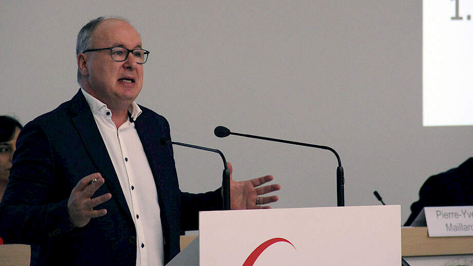 SGB-Präsident Pierre-Yves Maillard begründet die Lohnforderungen für 2026. (Bild pd)