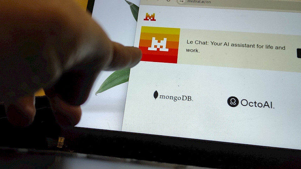 LeChat von Mistral gilt als grosser Hoffnungsträger in der KI. (Bild Iljanaresvara Studio/Shutterstock)