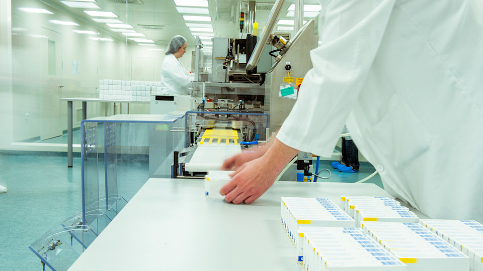 Sinkende Preise wurden vor allem für pharmazeutische Spezialitäten vermeldet. (Bild Zurijeta/Shutterstock)