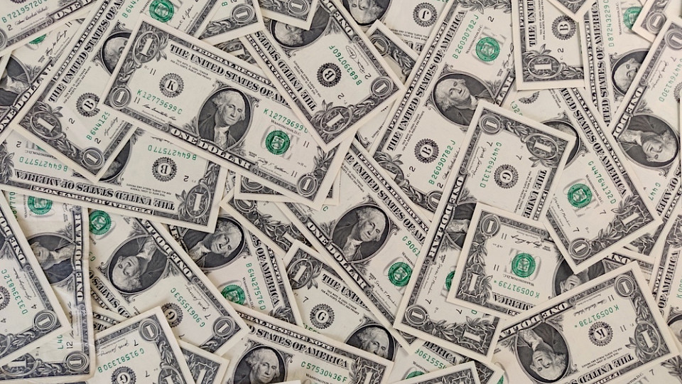 Der schwache Dollar hilft unter anderem internationalen Aktien, heisst es bei Fidelity. (Bild Teramax/Shutterstock)