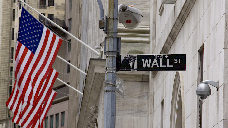 Die allermeisten Fondsmanager halten US-Aktien für überbewertet, trotzdem stocken sie weiter auf. (Bild Glynnis Jones/Shutterstock)
