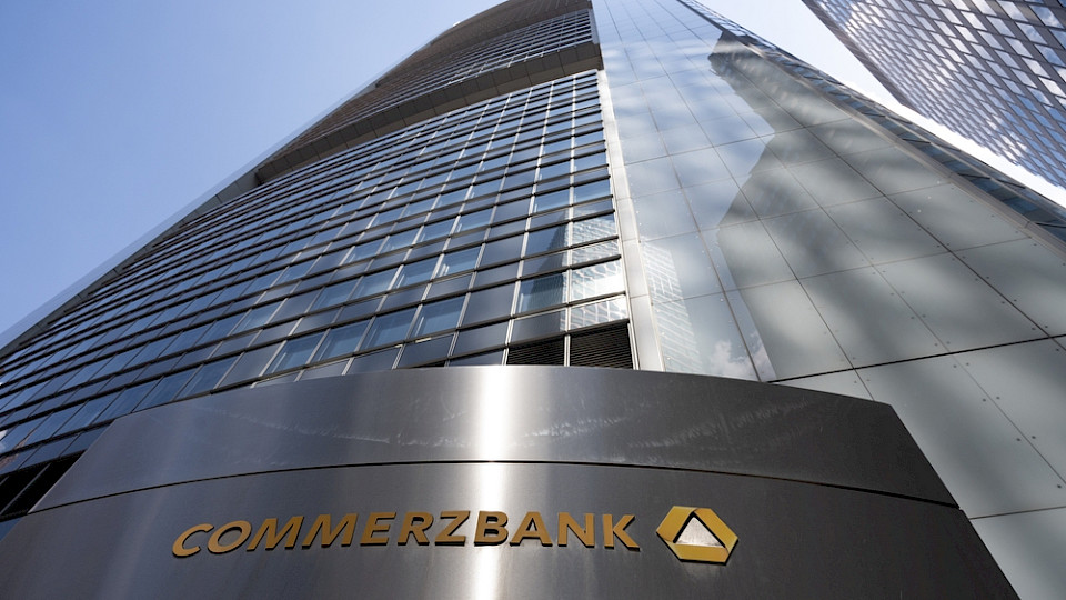 Die Italiener erhöhen ihren Anteil an der Commerzbank nun bis auf 29 Prozent. (Bild Anne Czichos/Shutterstock)