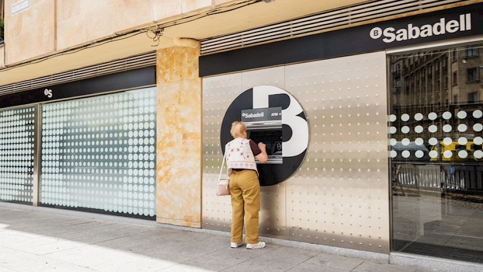 Die Banco Sabadell lehnt auch das etwas höhere Angebot der Konkurrentin BBVA ab. (Bild Victor Sanchez G/Shutterstock)