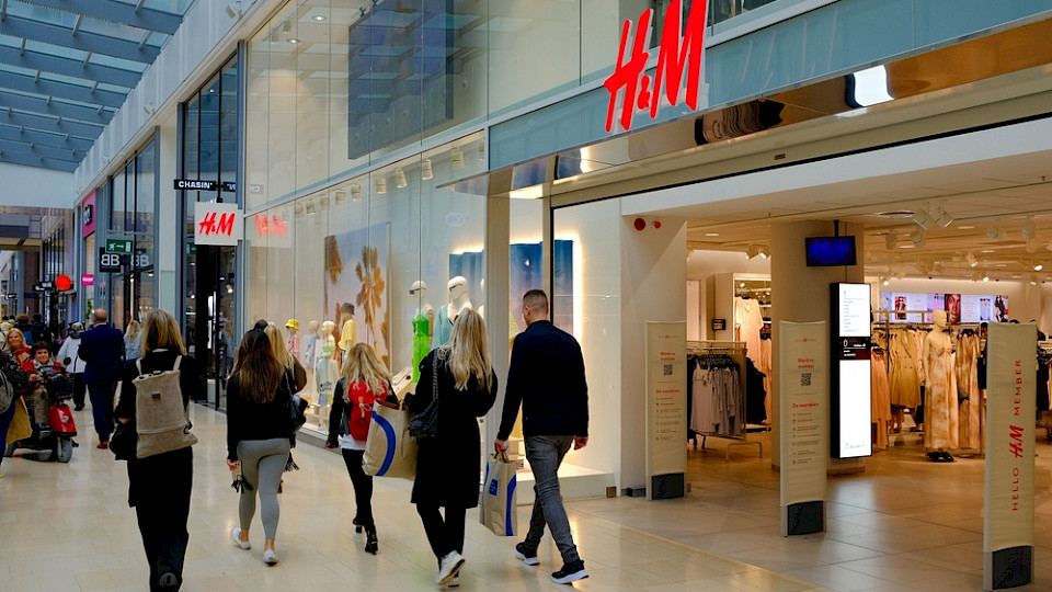 Der Kleiderhändler verdiente im dritten Quartal deutlich mehr. (Bild Nigel Wiggins/Shutterstock)