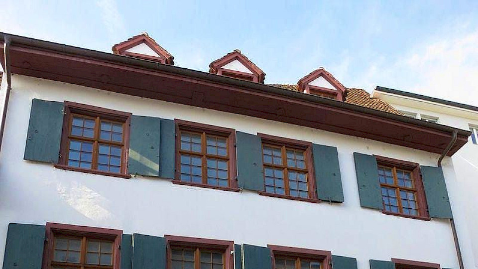 Dieses Anwesen in der Basler Altstadt gehörte für kurze Zeit Dieter Behring (Quelle Wikipedia).