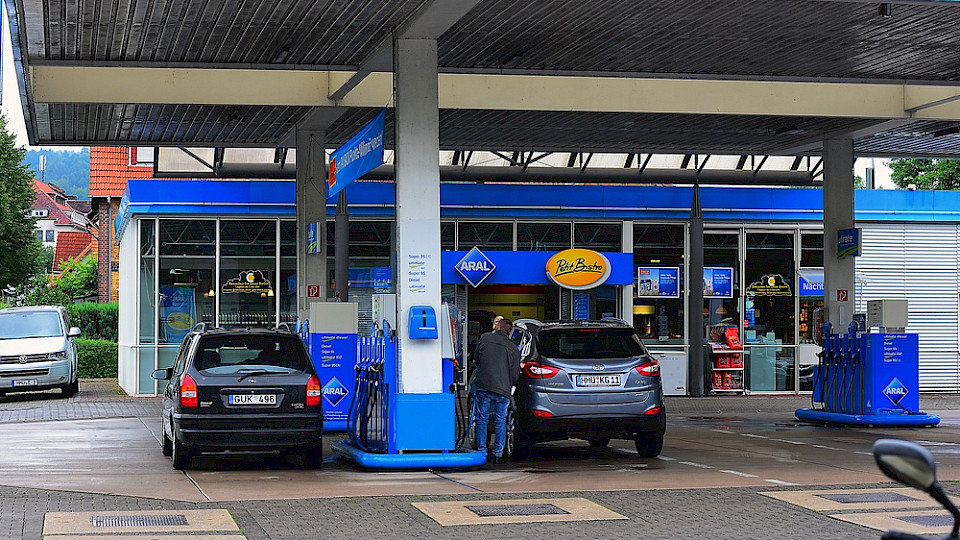 Die Preise für Kraftstoffe stiegen im September erstmals seit Mai 2024 gegenüber dem Vorjahresmonat wieder an. (Bild Vytautas Kielaitis/Shutterstock)