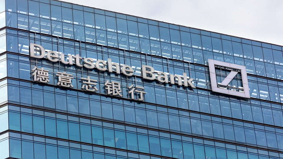 Von den 2,4 Milliarden Euro Vorsteuergewinn stammten 965 Millionen vom Investmentbanking. (Bild Shutterstock)