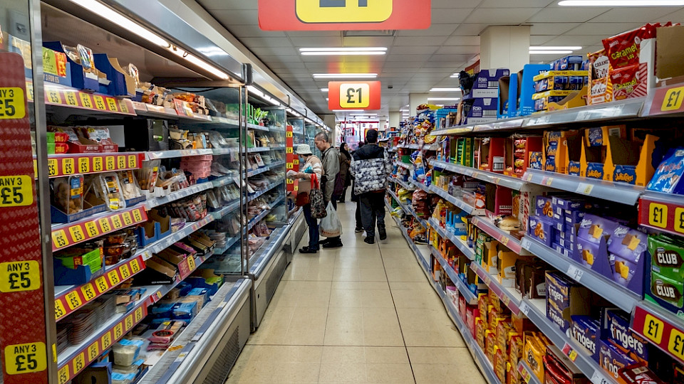 Lebensmittel und alkoholfreie Getränke wurden zuletzt wieder deutlich teurer. (Bild Shutterstock)