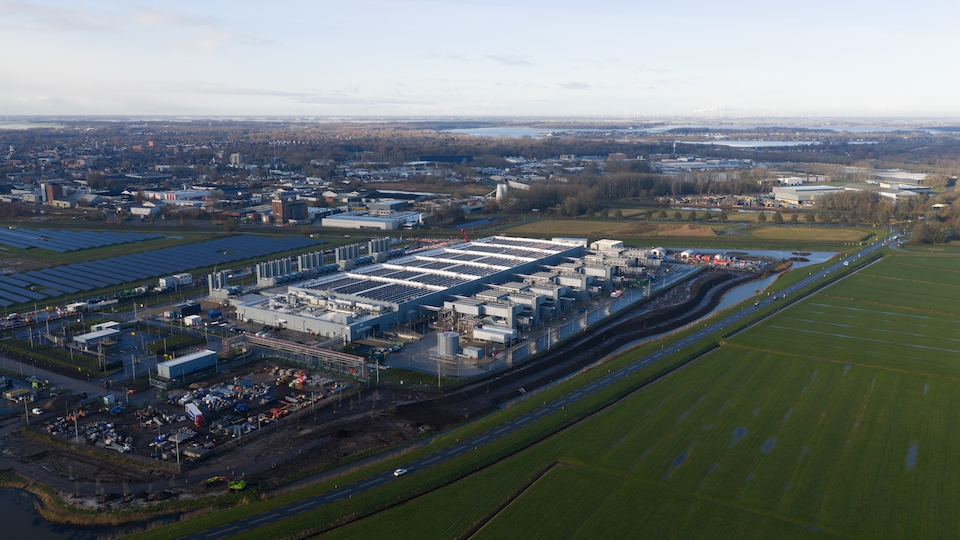 Der massive Ausbau von Rechenzentren wird auf Pump finanziert (Bild: Shutterstock)