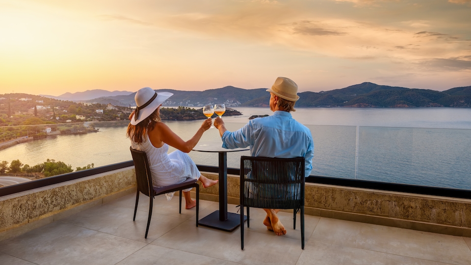 Die Schweizer setzen weiterhin auf Auslandsreisen. (BIld: Shutterstock)