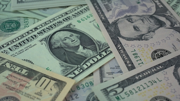 Powell Ermittlungen erhöhen den Druck auf die Fed – Auswirkungen auf Gold und den Dollar