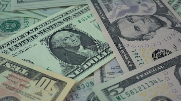 Powell Ermittlungen erhöhen den Druck auf die Fed – Auswirkungen auf Gold und den Dollar