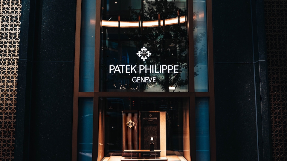 Uhrenhersteller melden eine stärkere Nachfrage aus den USA. Im Bild: Patek Philippe-Laden in New York (Bild: Adobe Stock)