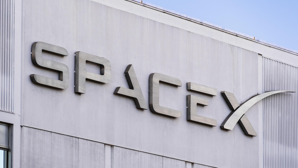Elon Must strebt mit SpaceX den grössten Börsengang aller Zeiten an (Bild: Adobe Stock)