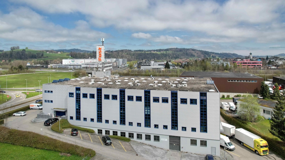 Dem Swiss Prime Site Solutions Investment Fund Commercial gehört unter anderem diese Immobilie im St. Gallischen Oberbüren (Bild: SPSS)