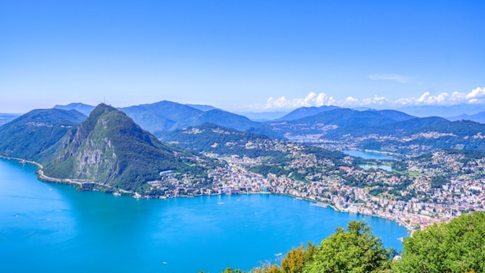 Dank Lugano und anderen Tessiner Destinationen ist die Schweiz auch im Sommer 2026 beliebt (Bild: Holidu)