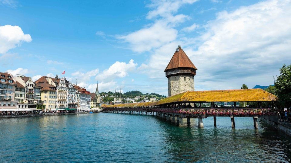 In Luzern sind die Unternehmenssteuern gesunken. Laut PWC sind sie inzwischen tiefer als in Zug (Bild: Shutterstock)