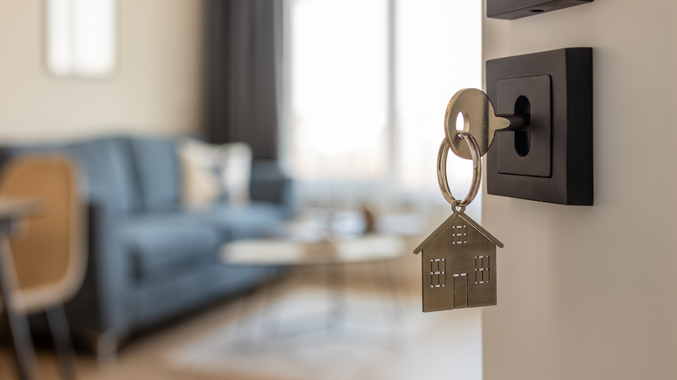 ZKB signalisiert eine klare Trendwende: Wohneigentum ist nicht mehr in jedem Fall günstiger als Mieten (Bild: Adobe Stock)
