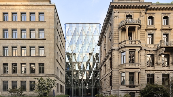 Zurich legt im Geschäft mit Datenzentren und Vorsorgeprodukten kräftig zu