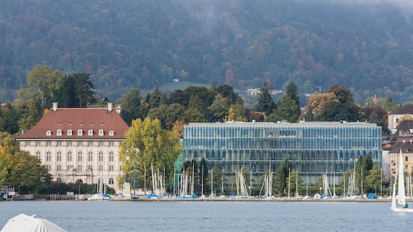 Swiss Re erhöht Halbjahresgewinn deutlich
