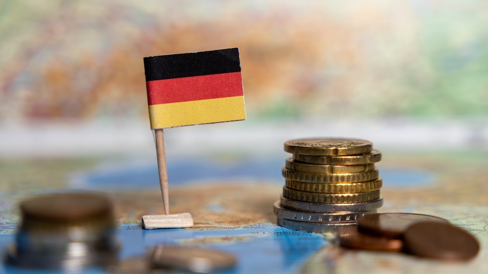 Für die einen schon ein Grund zur Sorge, für die anderen ein politisch gewollter Akt: Die neue Schuldenpolitik Deutschlands verunsichert Anleger (Bild: Adobe Stock)