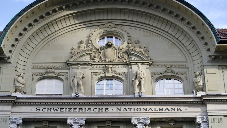 SNB ist in einer komfortablen Lage: Beobachter rechnen damit, dass sie die Nullprozent-Strategie beibehält (Bild: Shutterstock)