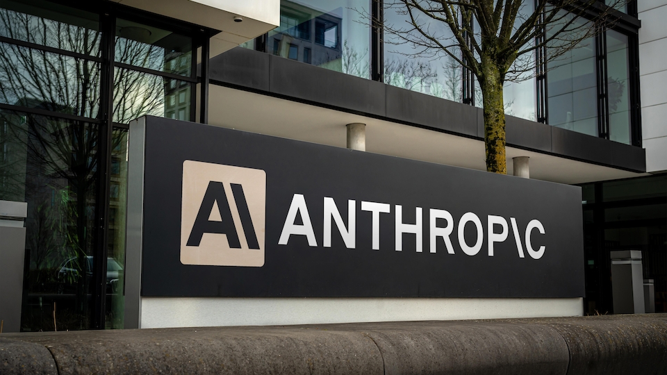 Anthropic peilt Bewertung von 2 Billionen US-Dollar an und warnt vor den Risiken (Bild: Shutterstock)
